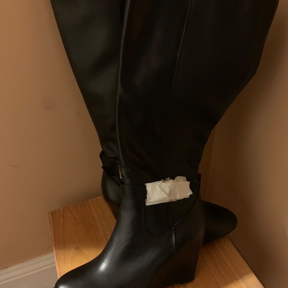 Boots - Picture 3 of 4